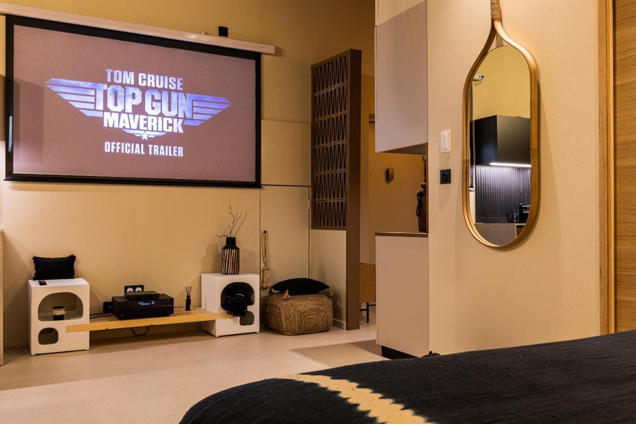 Host Inn Le Lumiere Spa & Cinema Lyon Luaran gambar